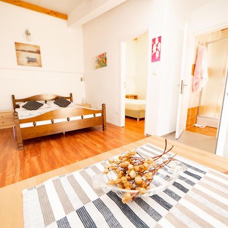 Guesthouse Lastavica نوفاليا المظهر الخارجي الصورة